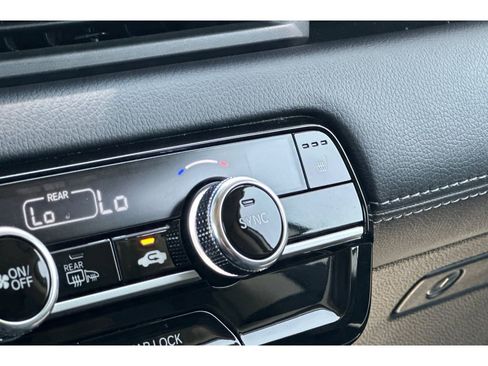 Used 2025 Honda Pilot Touring image 31