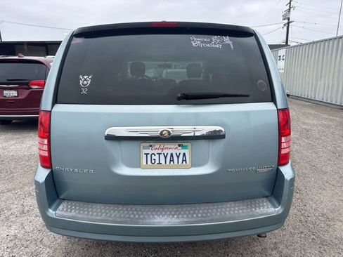 Used 2009 Chrysler Town & Country Touring w/ Family Value Group FWD image 6