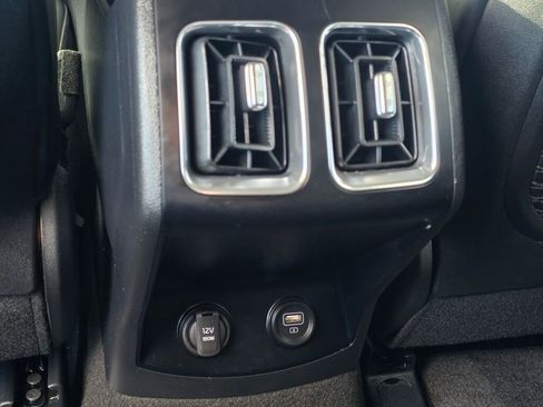 Used 2023 Kia Sorento EX image 19