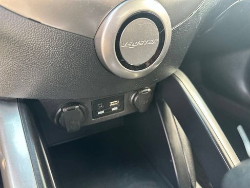 Used 2016 Hyundai Veloster FWD image 14