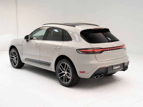 Certified 2025 Porsche Macan image 3