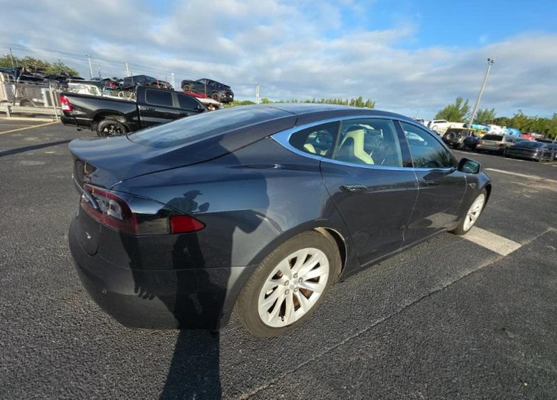Used 2016 Tesla Model S 70 RWD image 3
