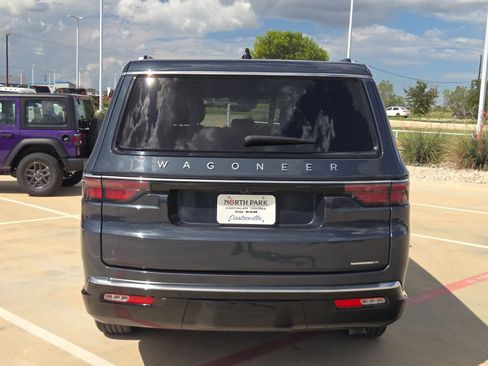 Used 2024 Jeep Wagoneer L Series II w/ Flexible Seating Group RWD image 4