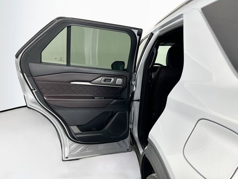 Used 2025 Ford Explorer Platinum w/ LUX Leather Package AWD/4WD image 27