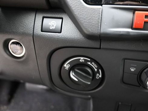 Used 2025 Nissan Frontier PRO-4X image 15