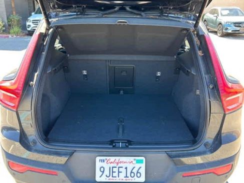 Used 2023 Volvo XC40 B5 Plus w/ Driver Assist Package AWD/4WD image 8