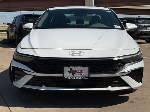 Used 2025 Hyundai Elantra SEL image 3