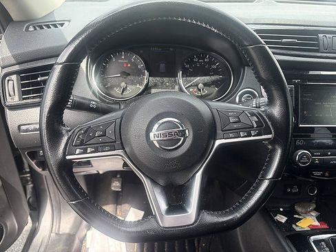 Used 2020 Nissan Rogue SV FWD image 17