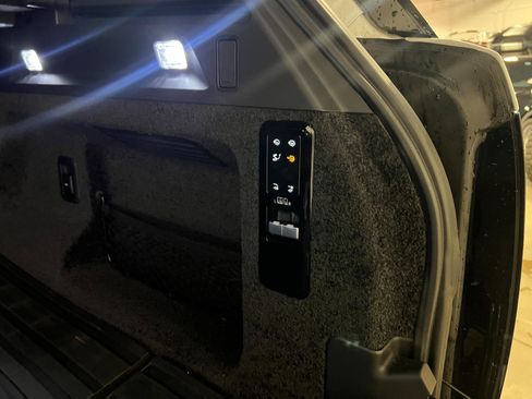 Used 2023 Land Rover Range Rover Autobiography AWD/4WD image 40