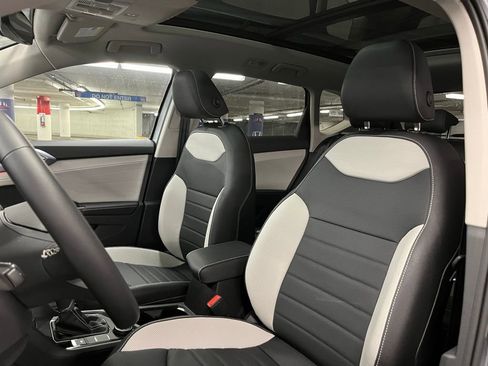New 2025 Volkswagen Taos SEL image 19