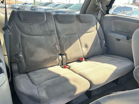 Used 2007 Toyota Sienna CE image 12