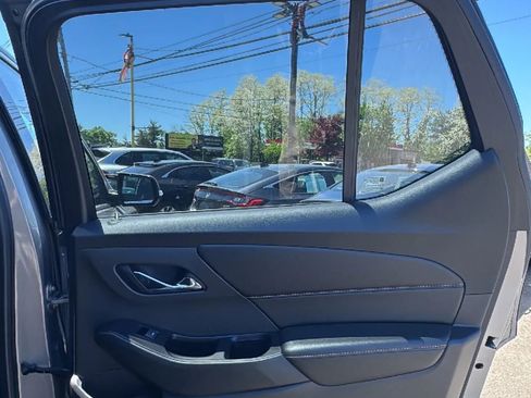 Used 2019 Chevrolet Traverse LT w/ LPO, Floor Liner Package AWD/4WD image 19