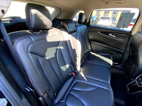 Used 2022 Lincoln Nautilus AWD w/ Premium Package image 24