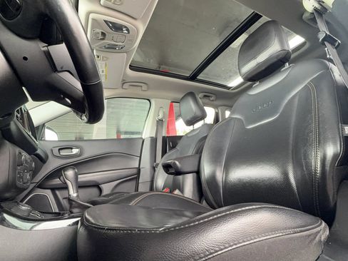 Used 2018 Jeep Compass Limited w/ Navigation Group AWD/4WD image 15