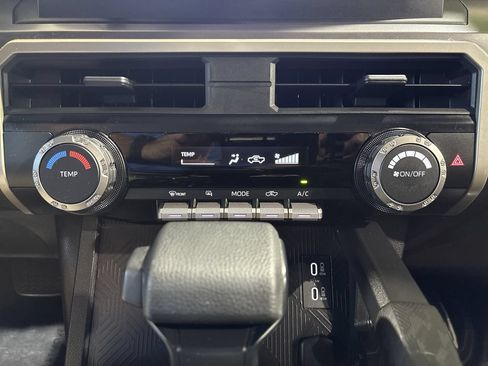 Used 2025 Toyota Tacoma SR5 AWD/4WD image 20