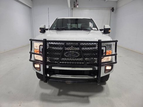 Used 2022 Ford F250 Lariat w/ Lariat Value Package AWD/4WD image 2