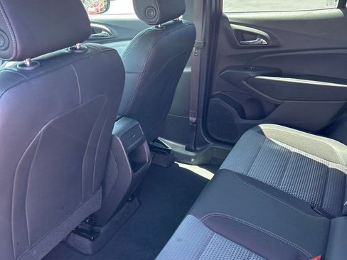 Used 2025 Chevrolet Trax LT w/ LT Convenience Package FWD image 18