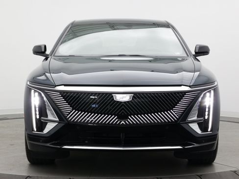 Used 2024 Cadillac Lyriq Tech RWD image 2