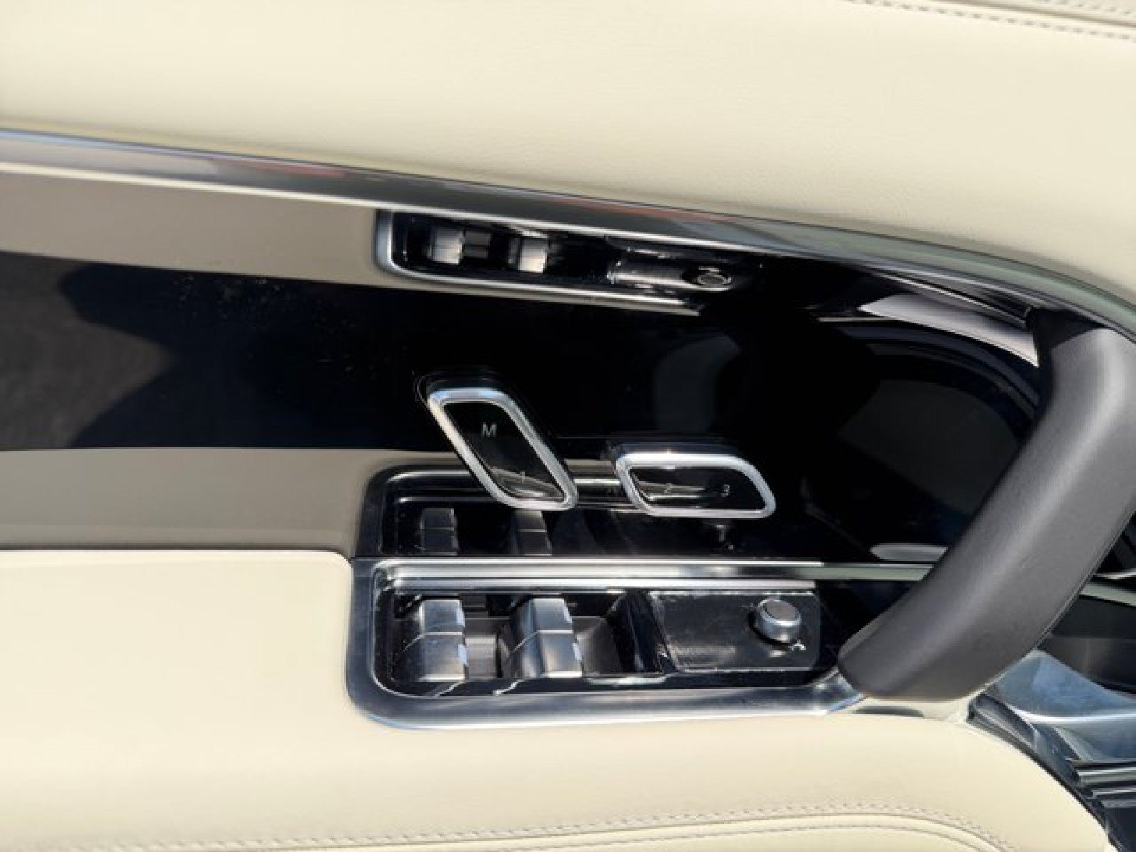 New 2026 Land Rover Range Rover SE AWD/4WD image 11