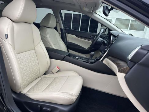 Used 2018 Nissan Maxima Platinum image 10