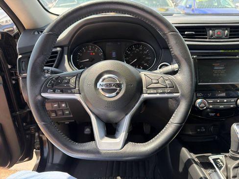 Used 2018 Nissan Rogue SV AWD/4WD image 13