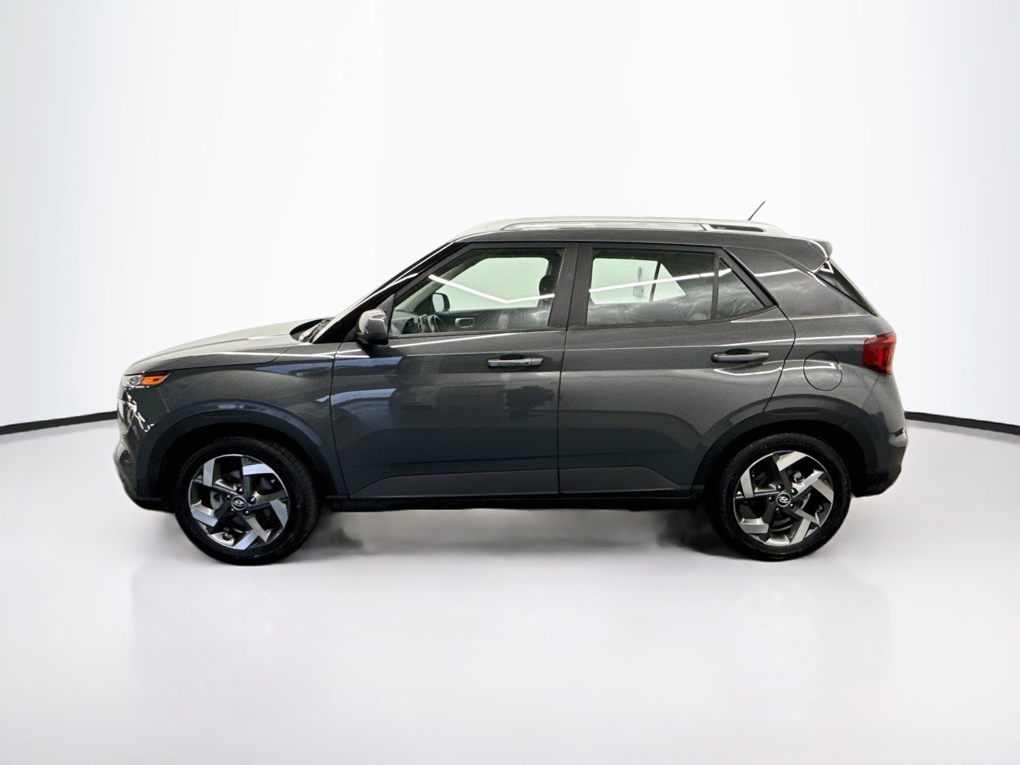 Used 2025 Hyundai Venue SEL FWD image 4