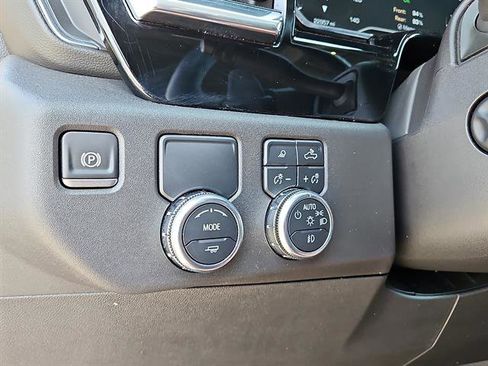 Used 2025 GMC Sierra 1500 SLT image 16