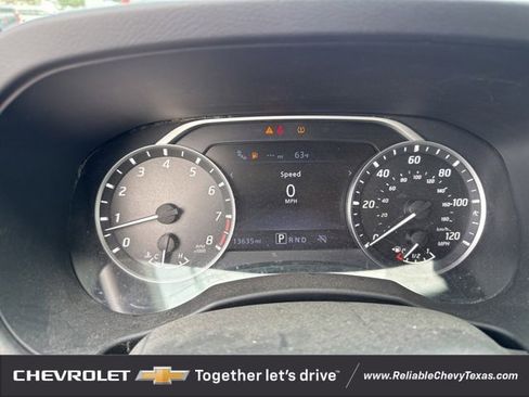 Used 2025 Nissan Frontier SV image 9