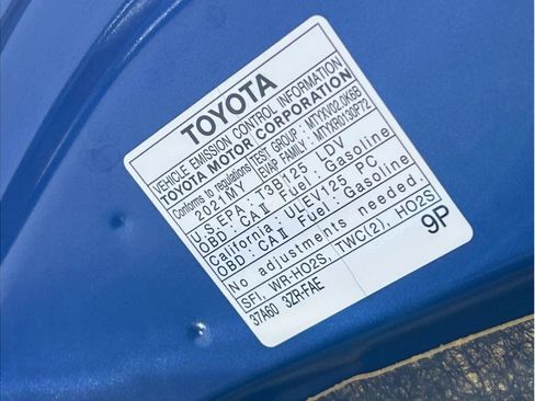Used 2021 Toyota C-HR XLE FWD image 22