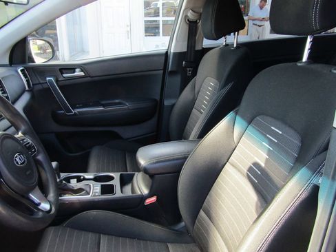 Used 2018 Kia Sportage LX AWD/4WD image 11