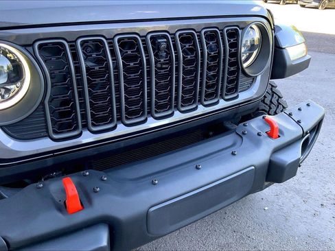 Certified 2024 Jeep Gladiator Mojave AWD/4WD image 30