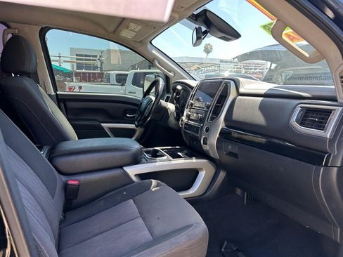 Used 2022 Nissan Titan SV RWD image 18
