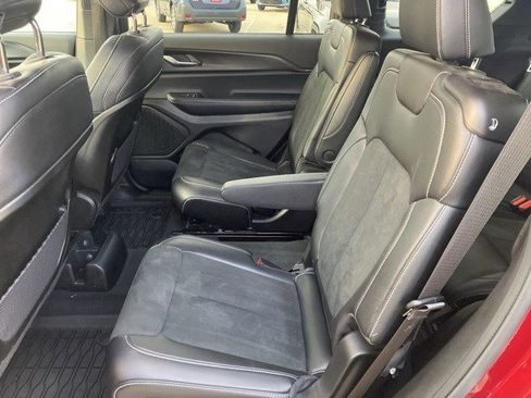 Used 2025 Jeep Grand Cherokee L Altitude image 23