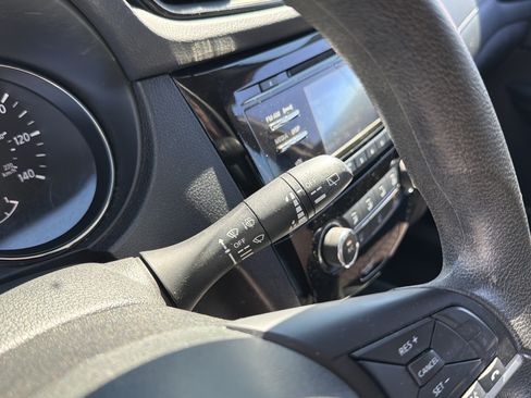 Used 2017 Nissan Rogue S FWD image 17