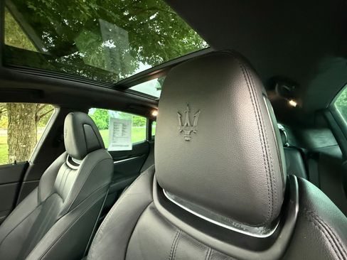 Used 2022 Maserati Levante Modena AWD/4WD image 28