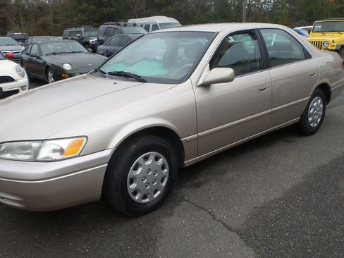Used 1998 Toyota Camry LE image 12