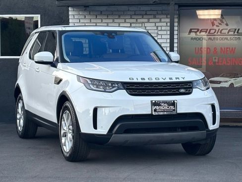 Used 2017 Land Rover Discovery SE image 2