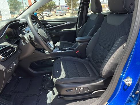 Used 2023 Chevrolet Bolt EUV LT w/ Comfort Package image 10