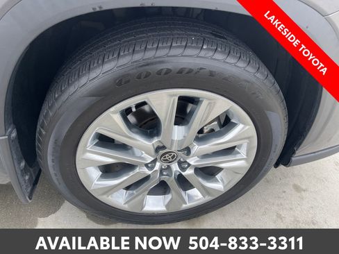 Used 2023 Toyota Highlander Limited FWD image 10