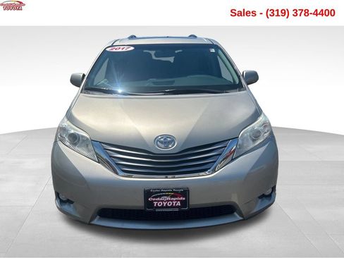 Used 2017 Toyota Sienna XLE FWD image 9