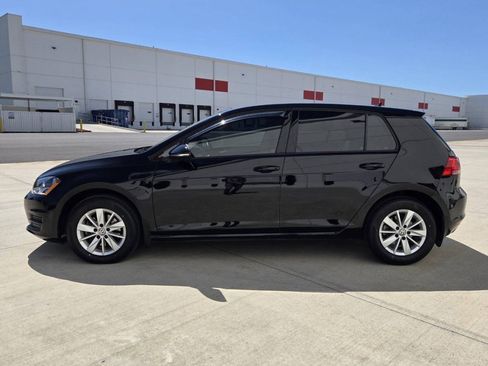 Used 2017 Volkswagen Golf 4-Door FWD image 8