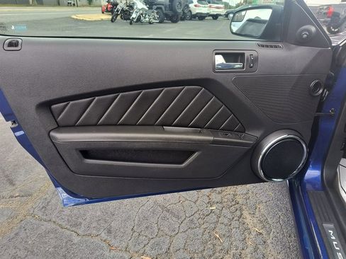Used 2013 Ford Mustang Premium image 34