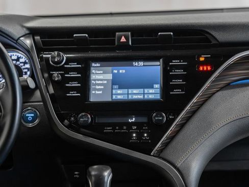 Used 2018 Toyota Camry XLE image 20