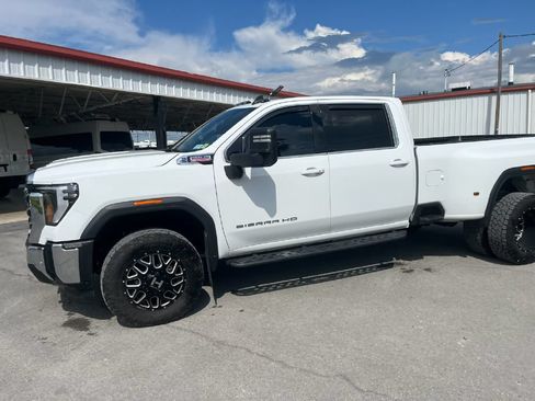 Used 2025 GMC Sierra 3500 SLE w/ Preferred Package AWD/4WD image 10