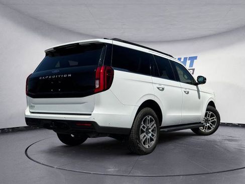 Certified 2025 Ford Expedition Active AWD/4WD image 5