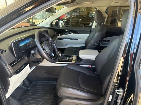 Used 2024 Kia Carnival SX image 8