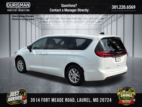 Used 2024 Chrysler Pacifica Touring-L FWD image 4