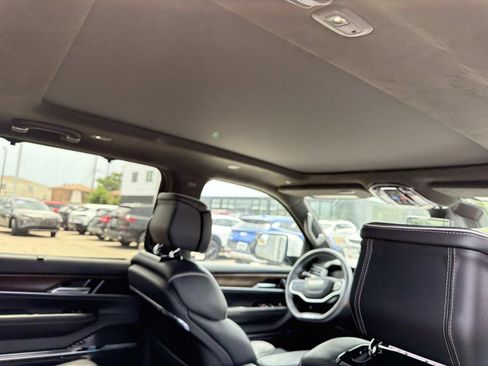 Used 2022 Jeep Grand Wagoneer Series II w/ Convenience Group III AWD/4WD image 10