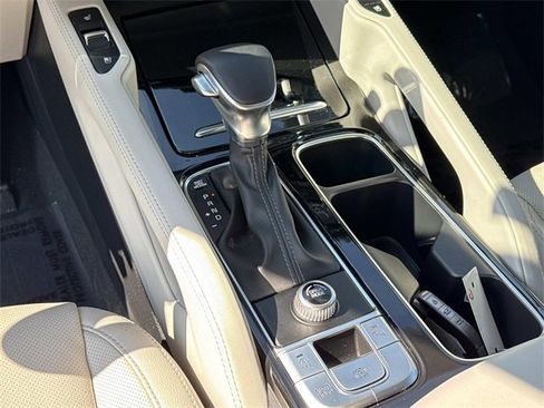 Used 2023 Kia Telluride EX w/ EX Captain's Chair Package image 23