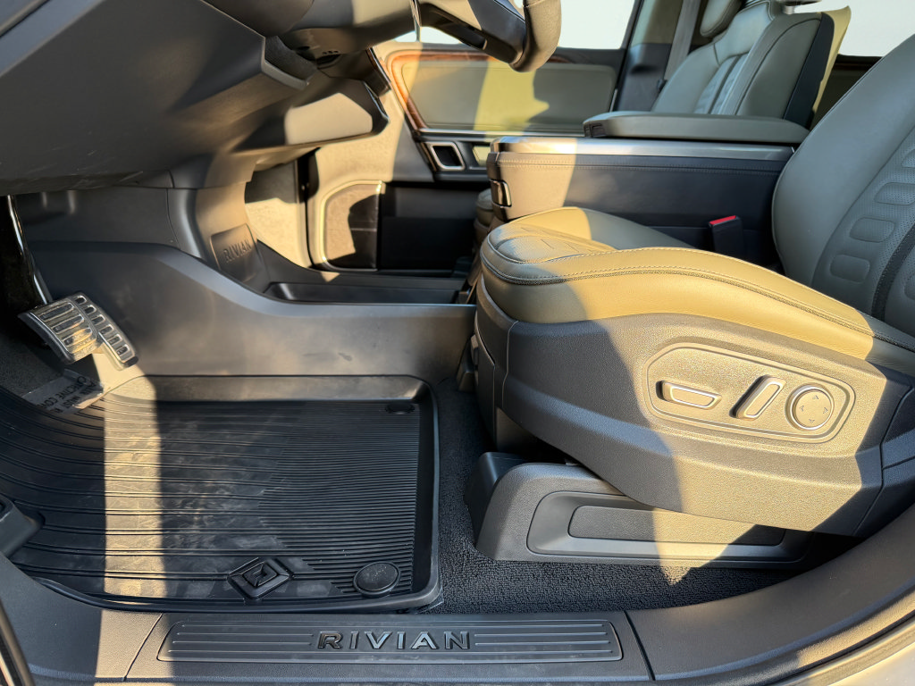 Used 2023 Rivian R1S Adventure Quad AWD/4WD image 29